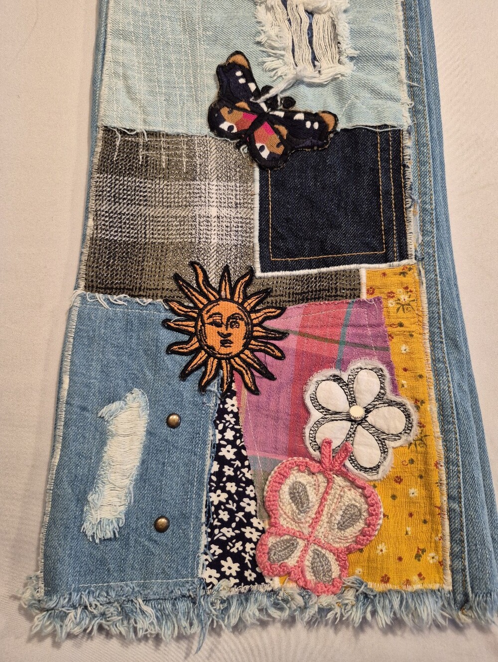 BDG Faded Patchwork Jeans High Rise Cropped Flare Raw Hem Floral & Smiley Patch - Picture 7 of 14